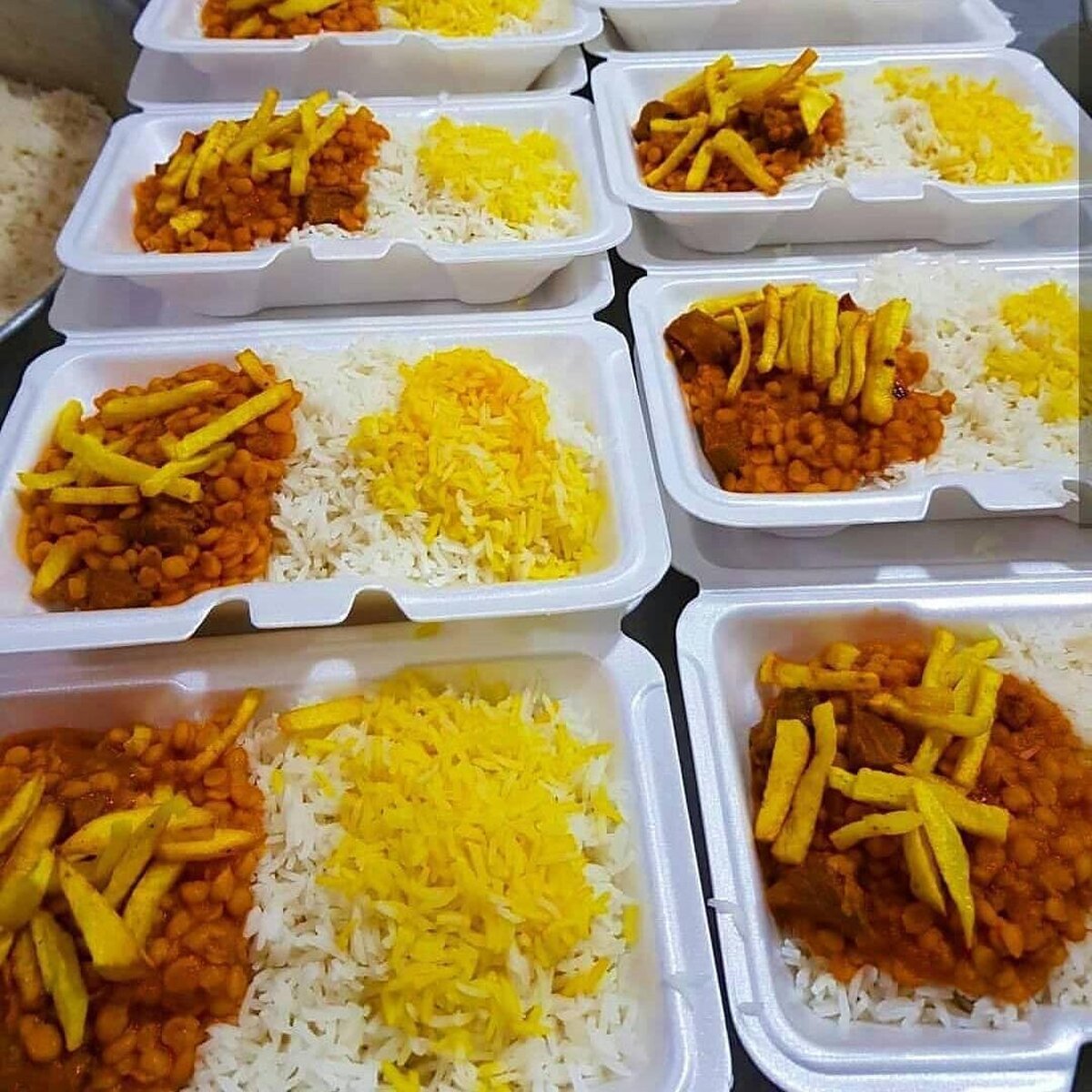کارشناسان تاکید دارند که خانواده‌ها برای نذری دادن باید از ظروف یک‌بارمصرف بدون برچسب بهداشتی، ارزان‌قیمت و بی‌نام‌ونشان پرهیز کنند.