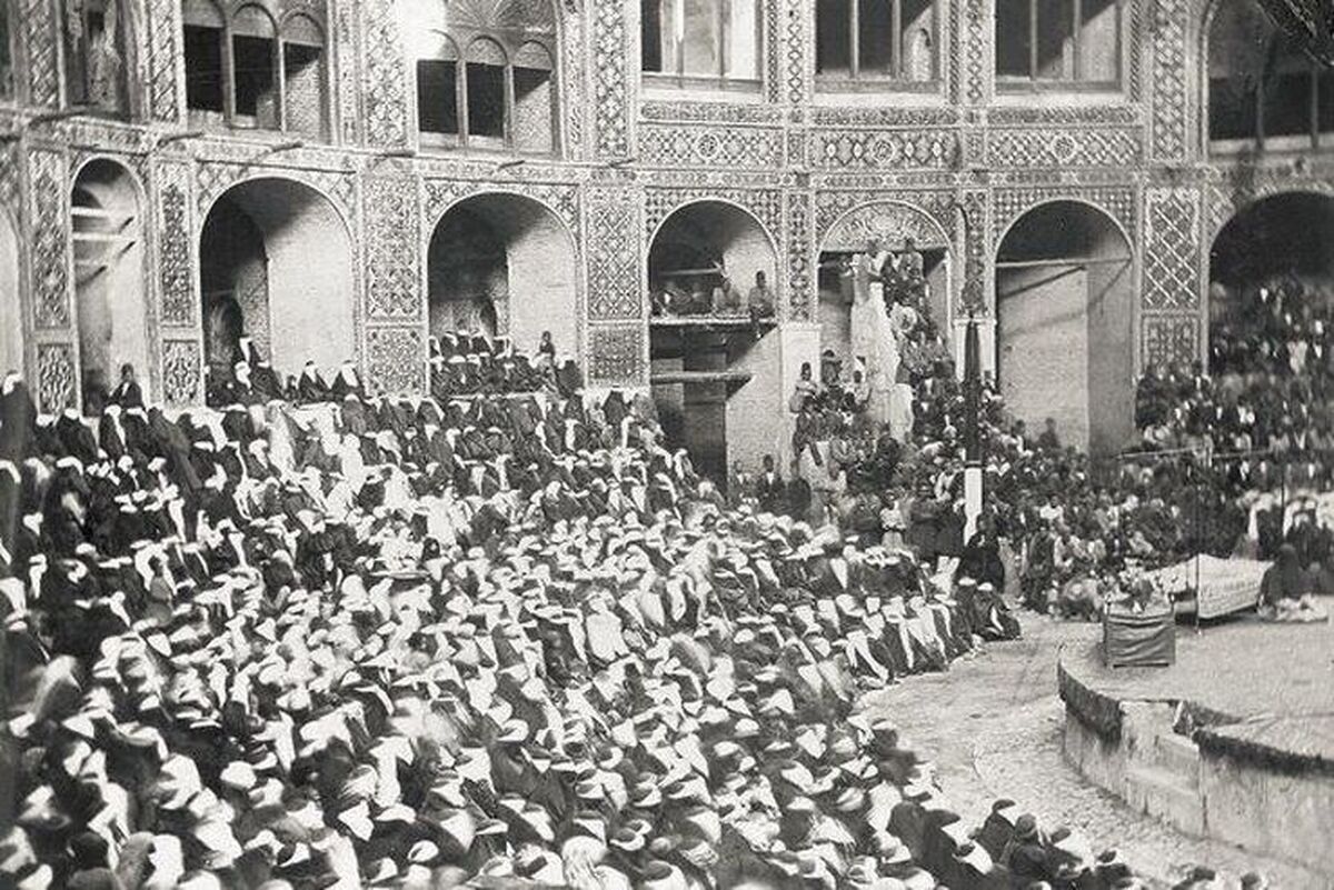 تکیه دولت، مکانی برای برگزاری آئین‌های عزاداری ایرانیان دوره قاجار در تهران بود که سرنوشت آن، مانند بسیاری از نماد‌های دینی آن روزگار، زوال و نابودی شد.