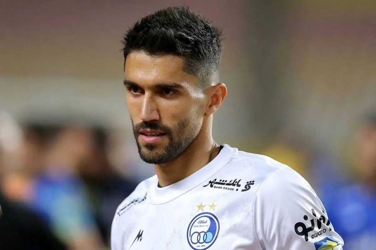 فرعباسی، شکوری و خلیفه به دلیل تداوم حضور سید حسین حسینی در استقلال از عقد قرارداد با این تیم خودداری کردند.