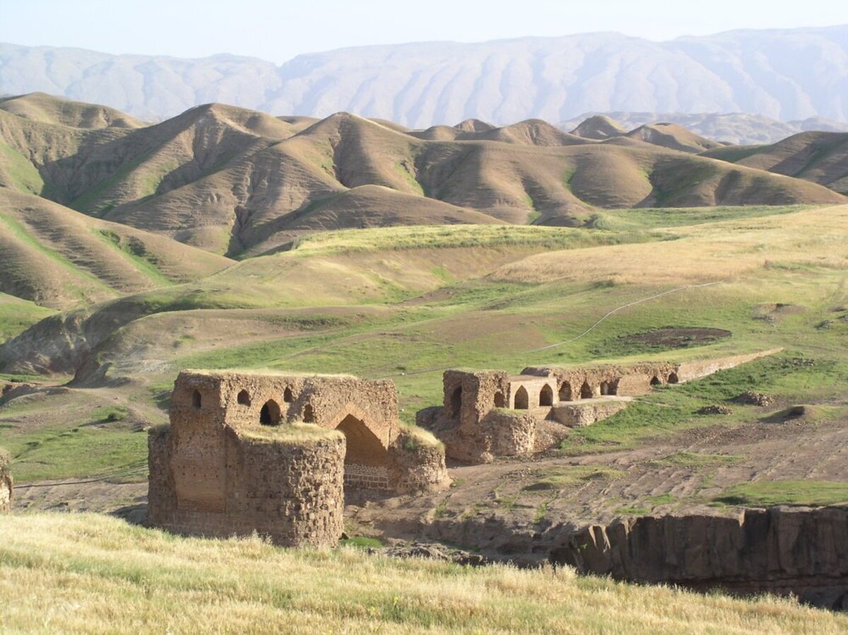 مدیرکل میراث‌ فرهنگی، گردشگری و صنایع‌دستی ایلام از تهیه ۶ پرونده گورستان‌های مناطق مختلف برای ثبت در فهرست آثار ملی کشور خبر داد.