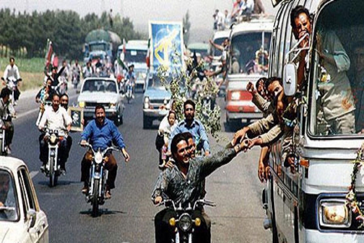 علیرضا کتابدار، آزاده و جانباز دوران دفاع مقدس، هم‌زمان با روز تجلیل از آزادگان و مفقودین، از خاطرات جبهه، سال‌های طاقت‌فرسای اسارت در اردوگاه‌های بعثی و شباهت‌های آن با مصائب کاروان کربلا می‌گوید.