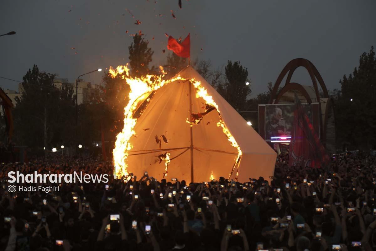 هزار و چند صد سال گذشته از روزی که خاندان نبوت (س) به اسارت رفتند و به آتش کشیدن خیمه‌گاه حسینی می‌گذرد. اما همچنان دود از تاریخ بلند می‌شود. دودی که گواه بر غیبی و مظلومیت خاندان نبوی (س) است. 
آیین خیمه سوزان یکی از آن سنت‌های عزاداری است که چند سالی است جان گرفته و در مشهد عاشقان سیدالشهدا (ع) در عصر عاشورا در مراسم‌هایی از این دست حضور می‌یابند و ارادتشان را به ساحت اهل بیت (ع) ابراز می‌کنند و در سوگ ایشان می‌گریند