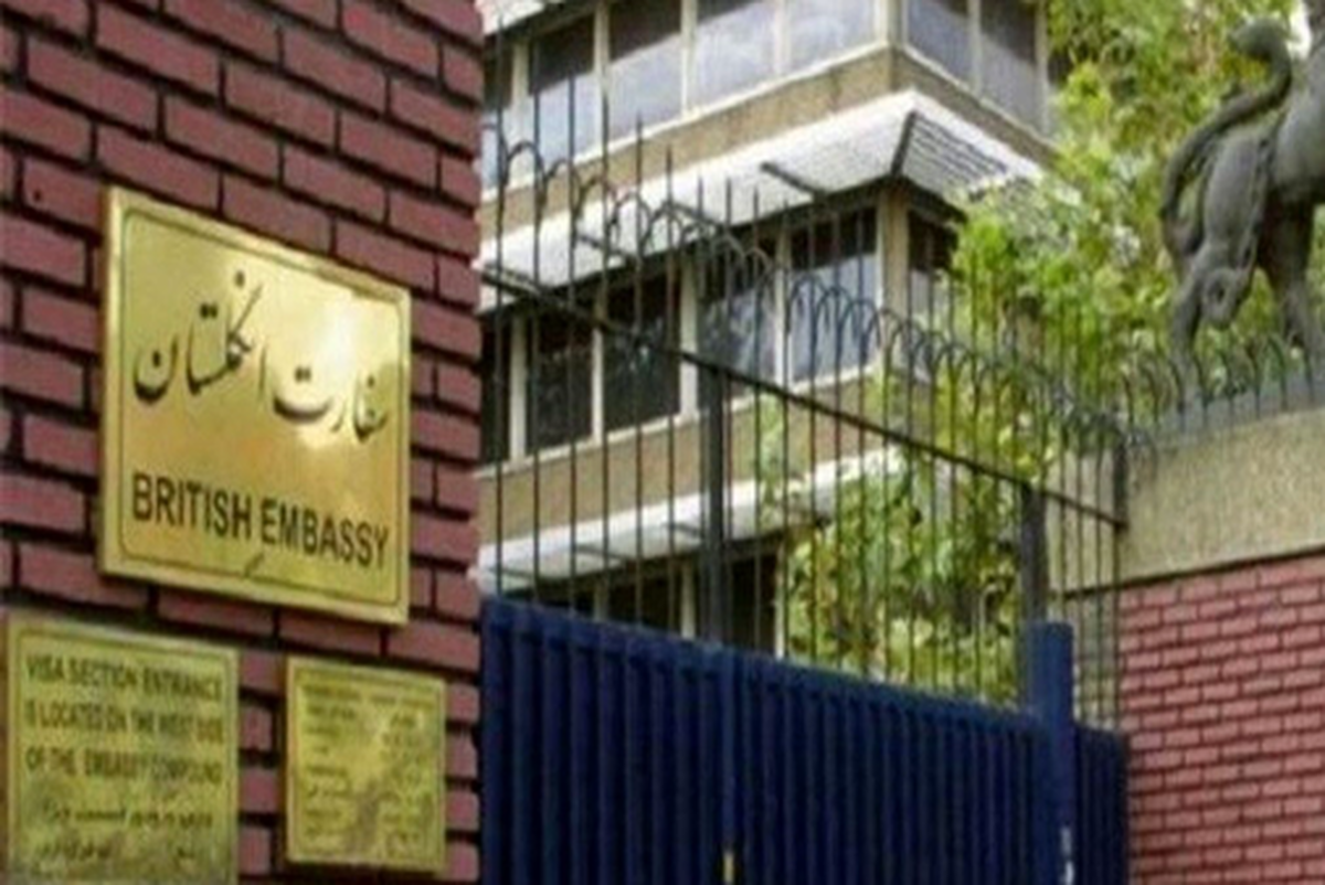 وزارت خارجه انگلیس خبر داد که سفارت این کشور در تهران پس از تعطیلی موقت، دوباره بازگشایی شده است.