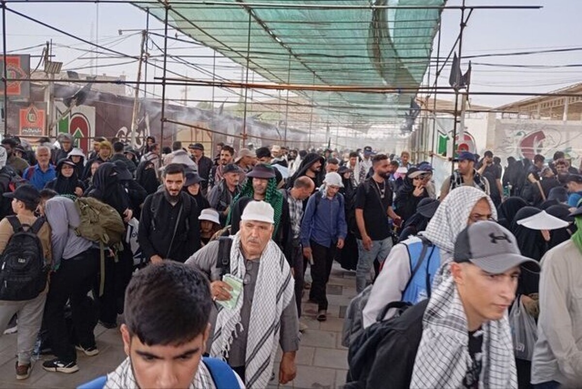 مدیرکل راهداری و حمل و نقل جاده‌ای استان ایلام گفت: در ده روز ابتدایی ماه محرم ۱۲۸ هزار و ۸۱۹ نفر از مرز بین‌المللی مهران برای زیارت عتبات عالیات به کشور عراق عزیمت کرده‌اند که بیشترین میزان تردد زوار مربوط به خروج از مرز و ورود به عراق بوده است.