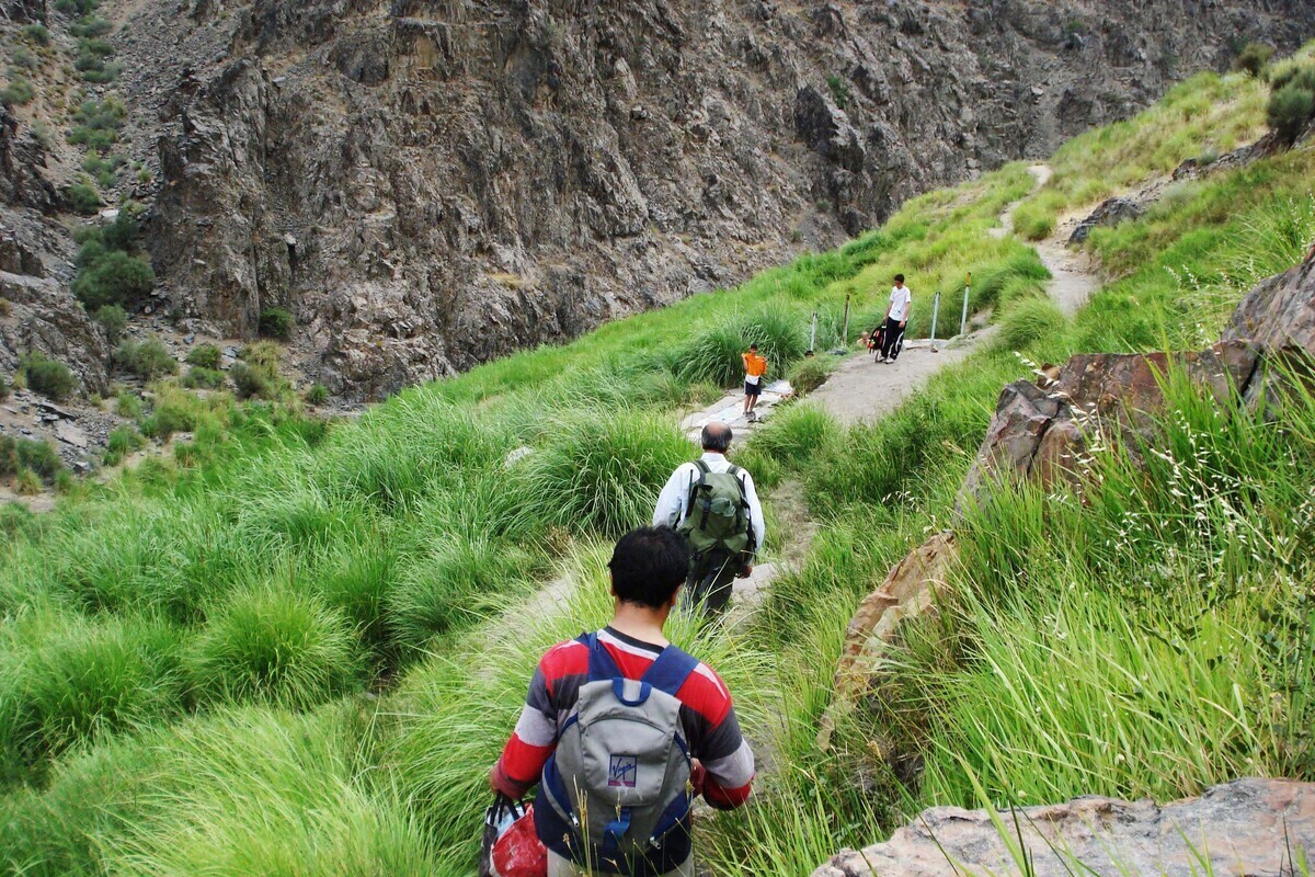 ارتباط دوسویه و اثربخش مدیران شهرستان‌ها با اعضای انجمن‌های میراث فرهنگی، فعالان و مدیران و بهره‌برداران تأسیسات گردشگری، یکی از فاکتور‌های تأثیرگذار در مسیر توسعه، رشد و رونق گردشگری است که با برنامه‌ای منسجم، تک‌تک شهرستان‌ها در این مسیر گام برخواهند داشت.