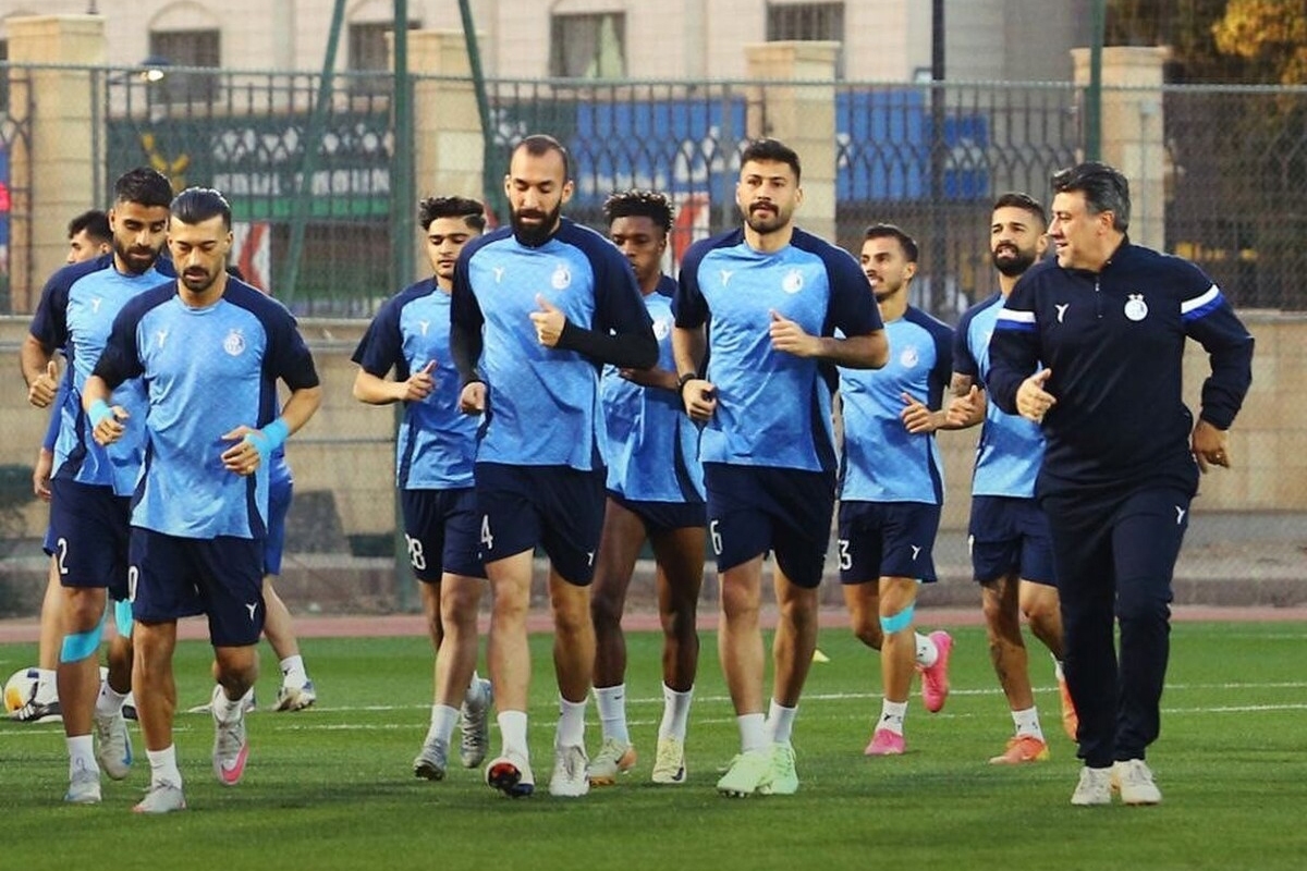 مسئولان باشگاه استقلال از روزبه چشمی انتظار نداشتند در عقد قرارداد با این باشگاه تعلل کند. اخیرا مدیربرنامه این بازیکن نیز درجهت بازارگرمی، مدعی شده برخی تیم‌های خارجی چشمی را می‌خواهند.