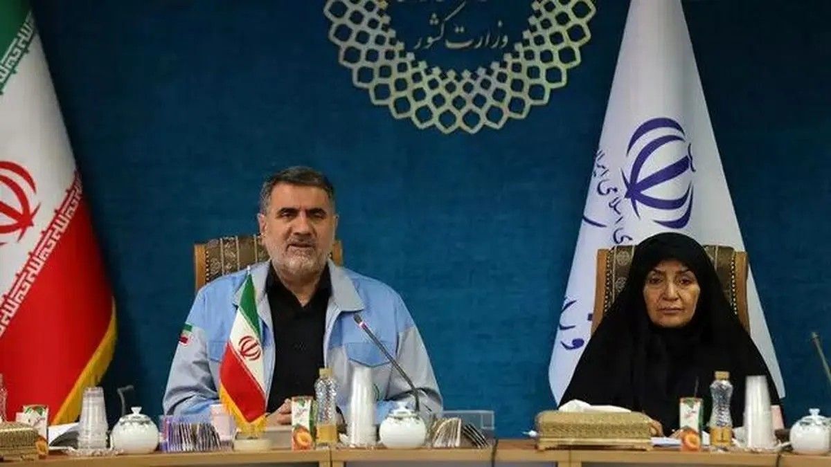 با تمرکز بر نقش زنان در دوران جنگ تحمیلی ۱۲ روزه، ​اولین جلسه شورای مشورتی مدیران زن و دستیاران ستادی مرکز امور زنان و خانواده وزارت کشور با رئیس سازمان مدیریت بحران برگزار شد.