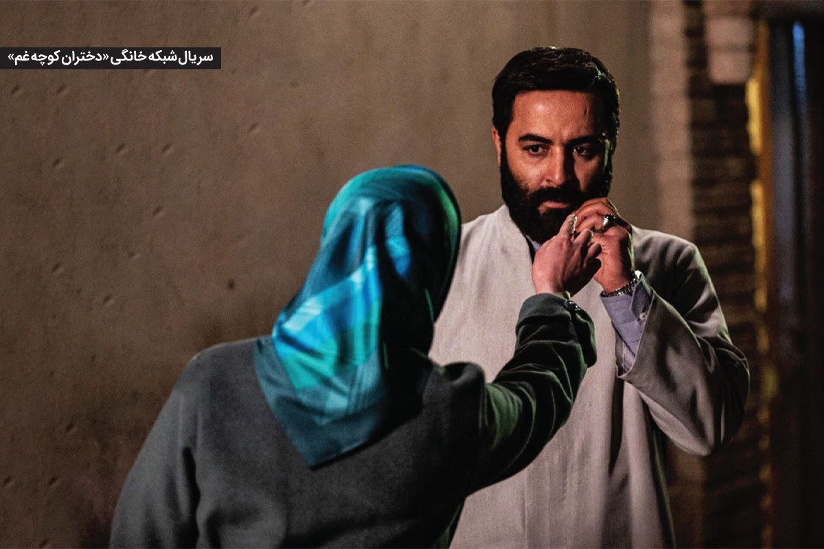 در محرم امسال، دست تلویزیون آن قدر خالی مانده که به بازپخش مینی سریال «موقعیت مهدی» با عنوان «عاشورا» متوسل شده است؛ اثری که با وجود نقاط قوت فراوان، ذاتا مجموعه‌ای دفاع مقدسی به شمار می‌رود.