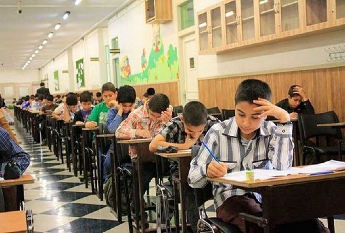 آزمون استعداد‌های درخشان ورودی پایه هفتم از صبح امروز (۱۹ تیرماه) با رقابت ۲۵۲ هزار و ۷۰۰ دانش‌آموز پایه‌ششمی در حالی آغاز شده است. فردا نیز دانش‌آموزان پایه‌نهمی با هم به رقابت می‌پردازند.