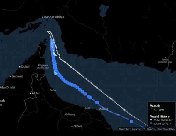خروج ۲ نفتکش غول پیکر از تنگه هرمز خروج ۲ نفتکش غول پیکر از تنگه هرمز