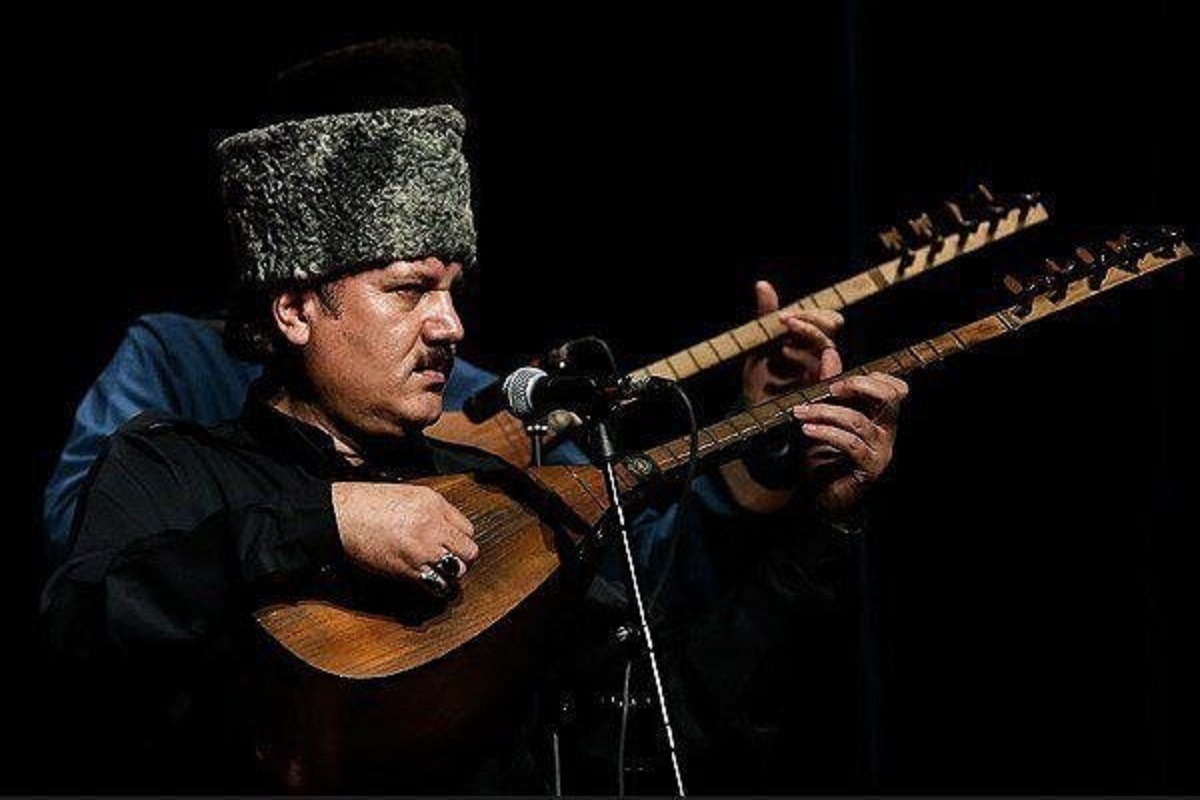 عاشیق احد ملکی امروز دوشنبه ۲ تیرماه در میدان هفت تیر تهران به صورت رایگان به اجرای موسیقی آذری خواهد پرداخت.