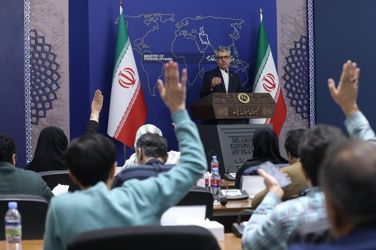 سخنگوی وزارت امور خارجه کشورمان گفت: طبیعی است که ما از همه تجربیات، باید درس بگیریم و تاریخ و دنیا فراموش نمی‌کند که ایران در میان یک روند دیپلماتیک مورد حمله قرار گرفت.