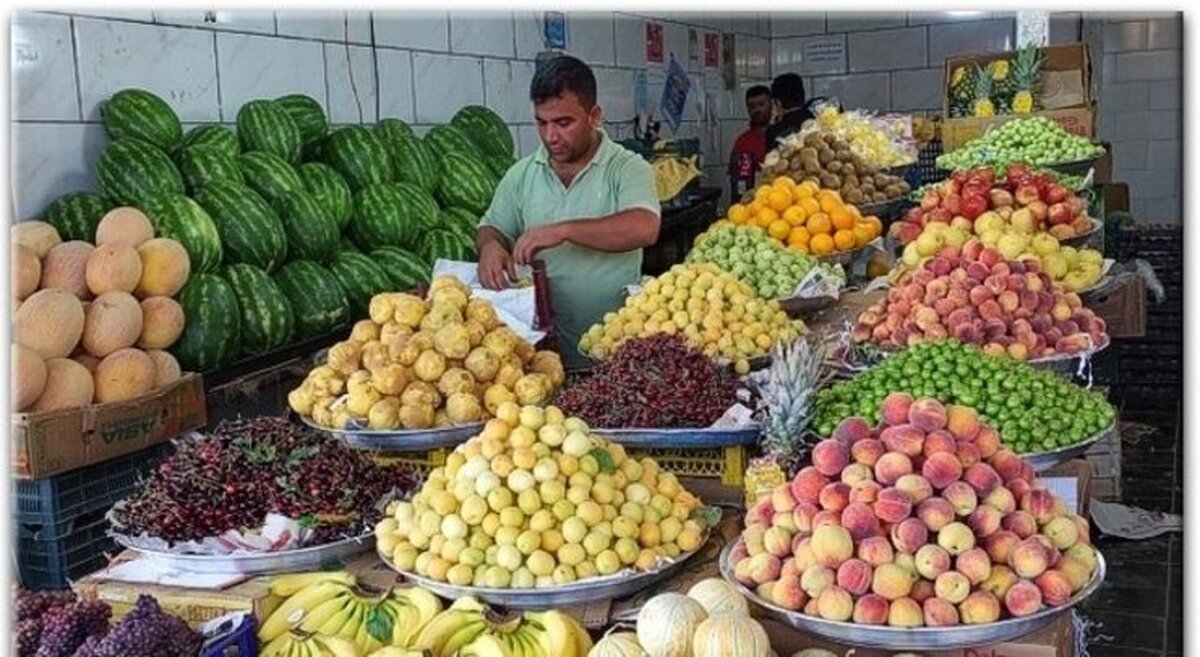 با وجود فراوانی میوه در تابستان ۱۴۰۴، قیمت میوه از جمله انجیر سیاه ۲۵۰ هزار تومانی و خربزه ۳۷ هزار تومانی کاهش نیافته است. رئیس اتحادیه میوه و سبزی از کسادی بازار خبر می‌دهد.