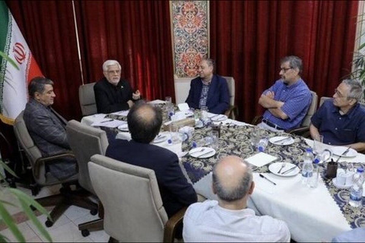 معاون اول رئیس‌جمهور با بیان اینکه هیچ اختلافی میان دیپلماسی و میدان وجود ندارد تأکید کرد: نظر حاکمیت کماکان انجام مذاکره با اقتدار است.