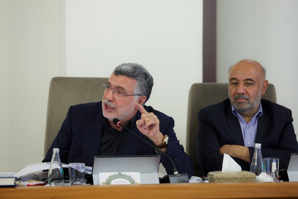 وزیر بهداشت، درمان و آموزش پزشکی با تاکید بر اینکه باید قدر داوطلبان جوان در جنگ ۱۲ روزه را بدانیم تصریح کرد: در جریان جریان بازدید‌های میدانی که صورت گرفت با رضایت ۹۹ درصدی مردم مواجه شدیم.