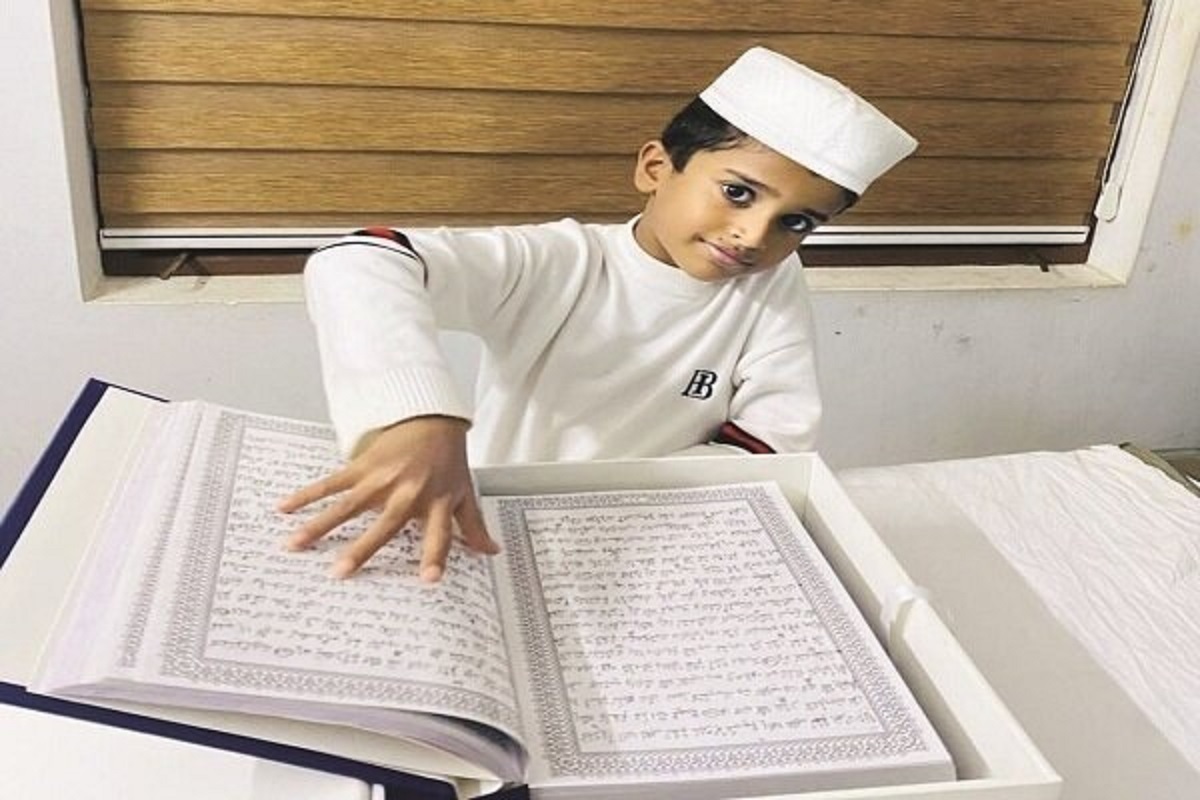 در حرکتی کم‌نظیر، محمد مدلاج، کودک ۹ ساله هندی، با الهام از یک مسابقه محلی و حمایت خانواده‌اش، موفق شد نسخه‌ای کامل از قرآن کریم را با مداد کتابت کند.