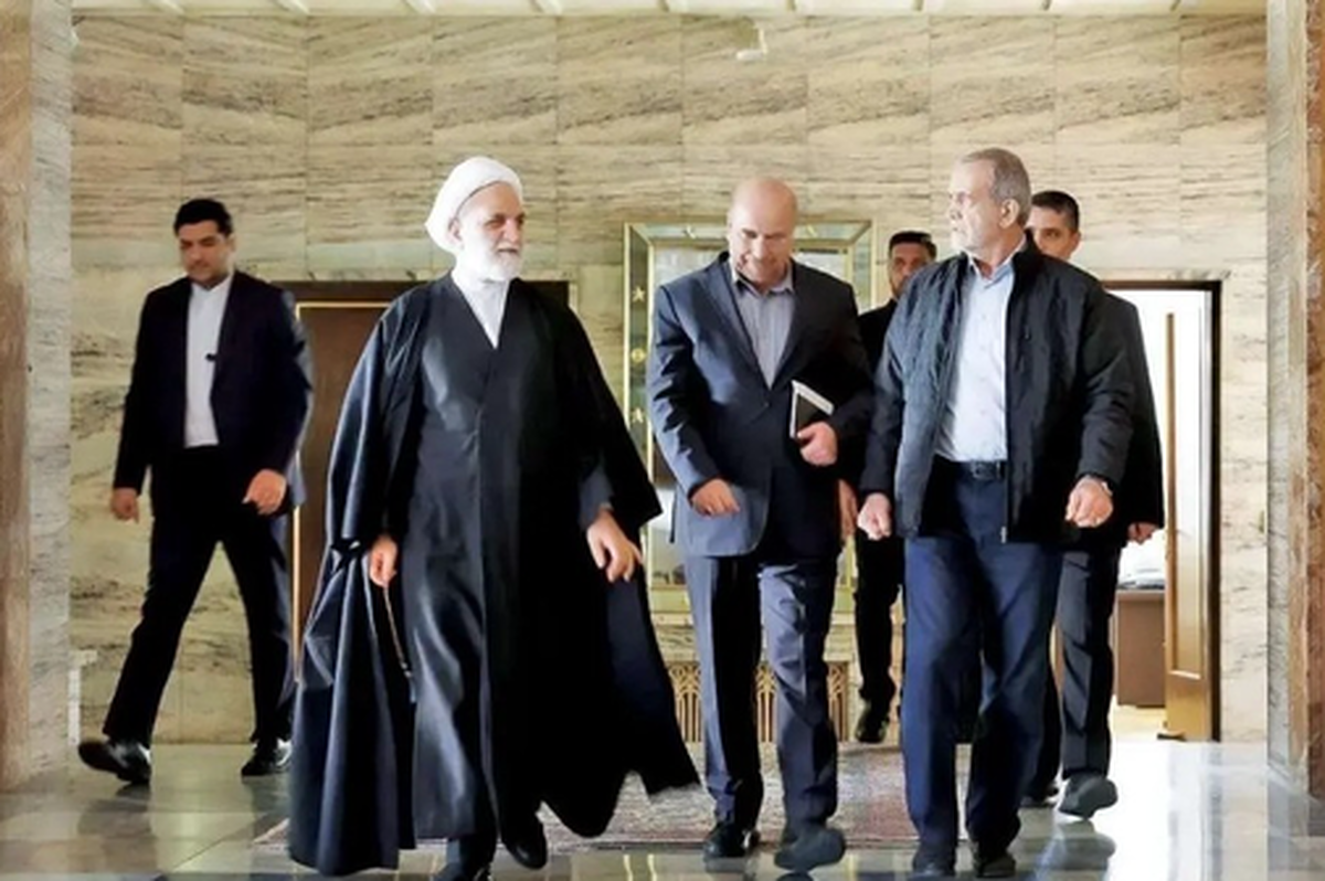 پس از اقدام آشکار تروریستی رژیم صهیونیستی در حمله به جلسه شورای عالی امنیت ملی، حالا خبرنگار فارس به جزئیات جدیدی از این اقدام تروریستی دست یافته است.