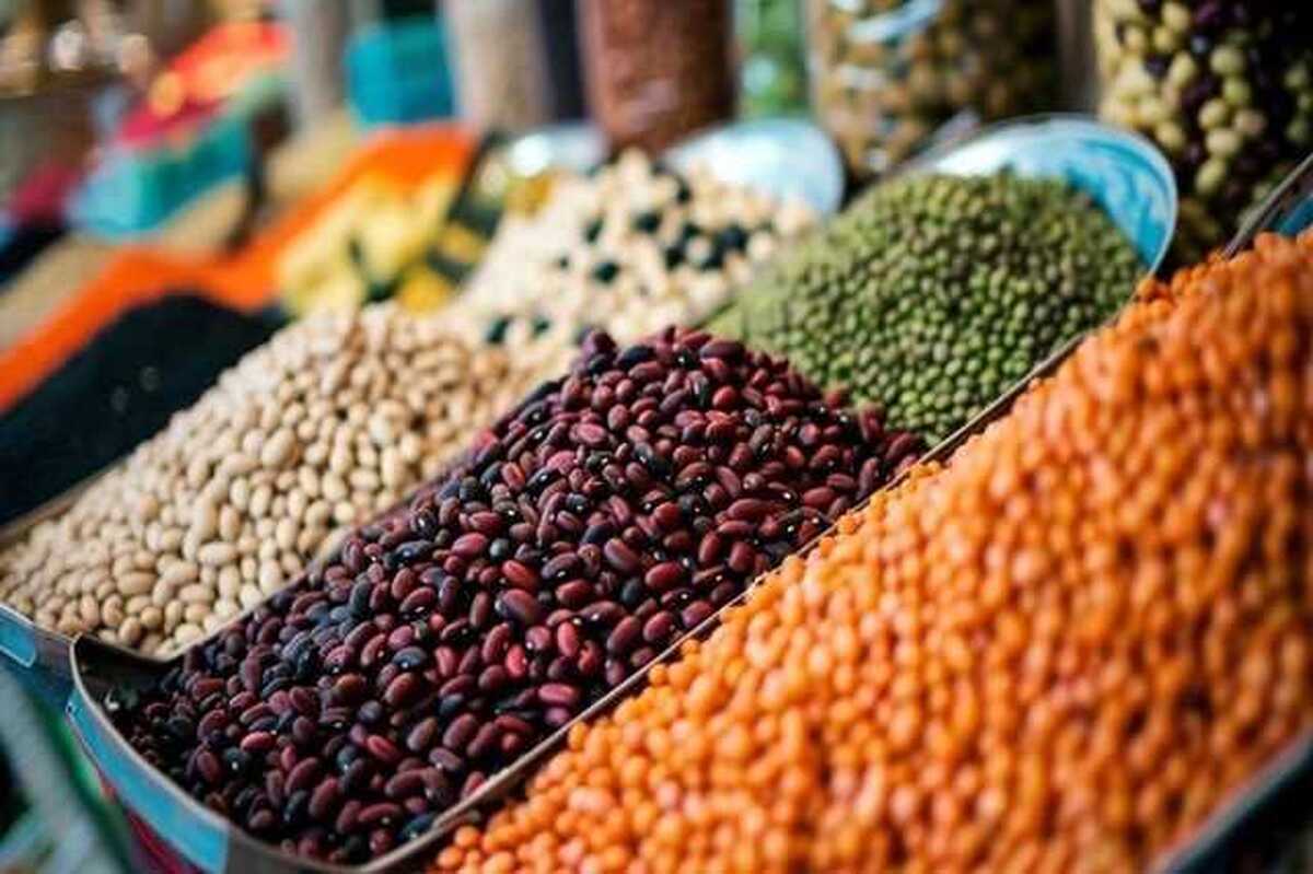 بر اساس نامه مدیرکل دفتر مقررات صادرات و واردات سازمان توسعه تجارت به رئیس گمرک ایران صادرات حبوبات ممنوع اعلام شد.