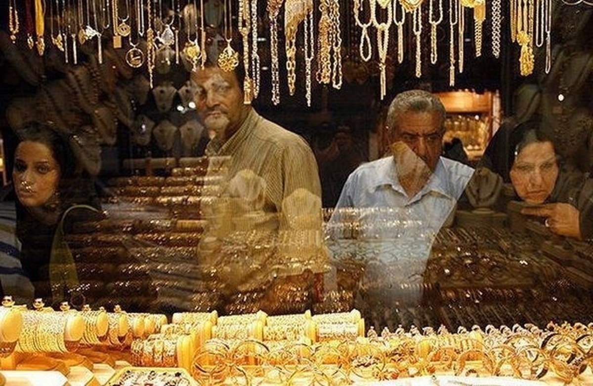 کاهش متوالی قیمت طلا و سکه طی روز‌های گذشته، سرمایه‌گذاران سنتی بازار طلا را به عرضه معاملات بازگردانده است. با این حال، اما متقاضیان تازه‌وارد این بازار همواره با این سوال مواجه هستند که با جذاب شدن قیمت‌ها، باید طلا بخریم یا سکه؟