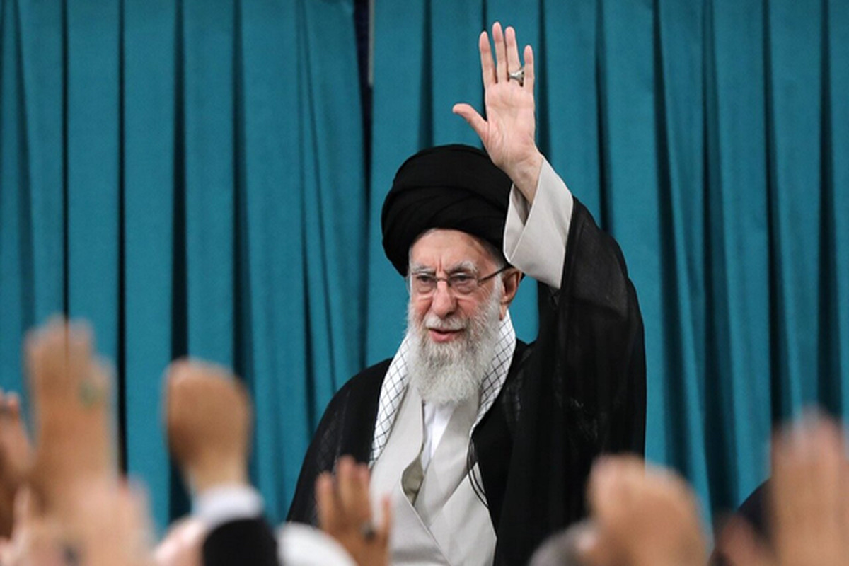 بیش از ۴۰۰ نفر از اعضای مجمع عمومی جامعه مدرسین حوزه علمیه قم با صدور بیانیه‌ای حمایت خود را از مراجع تقلید در محارب خواندن تهدیدکنندگان مرجعیت اعلام کردند.