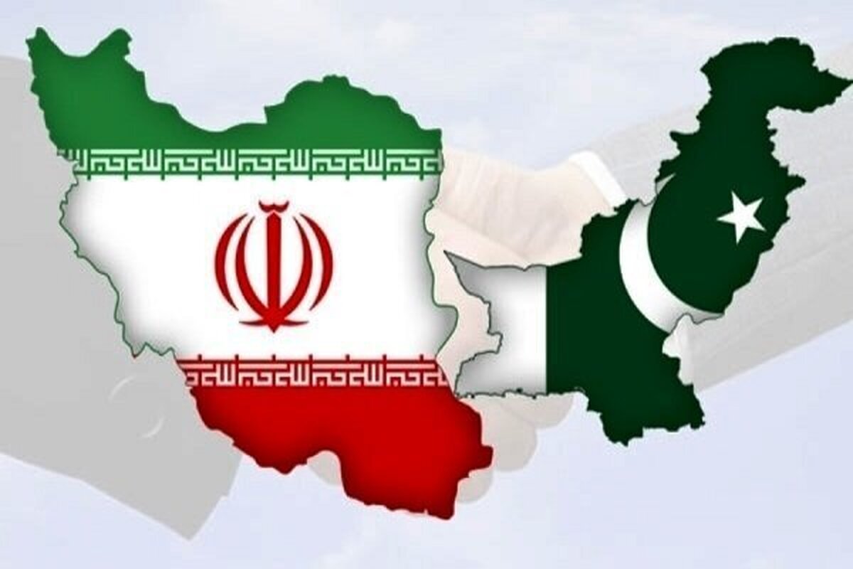 وزیر کشور پاکستان دقایقی پیش وارد تهران شد و در فرودگاه مهرآباد تهران، مورد استقبال مومنی قرار گرفت.