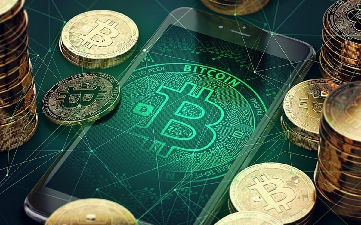 بیت‌کوین با ثبت رکورد تاریخی ۱۲۰ هزار و ۹۸۸ دلار، بار دیگر قدرت خود را در بازار رمزارز‌ها به نمایش گذاشت. تحلیلگران پیش‌بینی می‌کنند این روند صعودی ادامه داشته و قیمت تا پایان سال به ۱۵۰ هزار دلار و در ۲۰۲۵ به ۲۵۰ هزار دلار برسد!