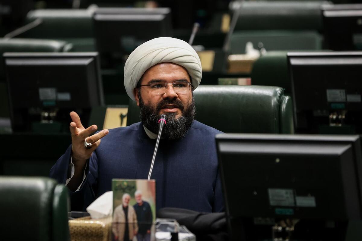 عضو کمیسیون برنامه، بودجه و محاسبات مجلس شورای اسلامی از مستندسازی صوری کارفرمایان برای اخذ تسهیلات اشتغالزایی در قالب تبصره ۱۵ لایحه بودجه خبر داد و گفت: تنها راه موجود این است که این تسهیلات به صورت مستقیم به حوزه تولید اصابت کند و تولید محور باشد و به اندازه تولید باظرفیت، این تسهیلات به آن واحد تعلق گیرد.