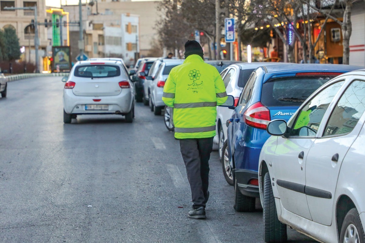 مدیرعامل شرکت توسعه ارتباطات ترافیکی شهرداری مشهد گفت: ظرفیت پارکینگ‌های سطح شهر ۲۷ هزار و ۳۶۷ خودرو بوده که از این تعداد، ۵۱۸۷ جای‌پارک در هسته مرکزی واقع شده است.