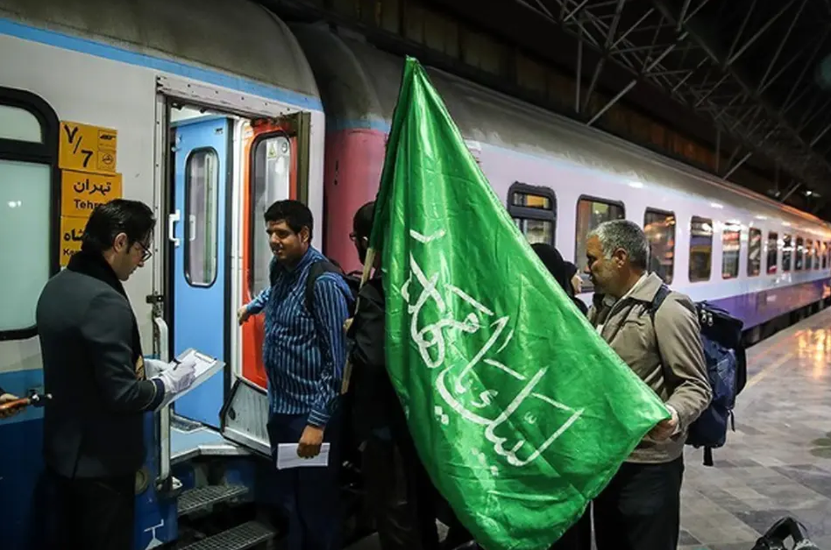 مدیر کل راه آهن خراسان گفت: همزمان با نزدیک شدن به آیین راهپیمایی اربعین و سفر هموطنان به کربلای معلی، قطار‌های مسافربری از مشهد به مقصد کرمانشاه و اهواز در نزدیکی مرز‌های غربی افزایش یافت.