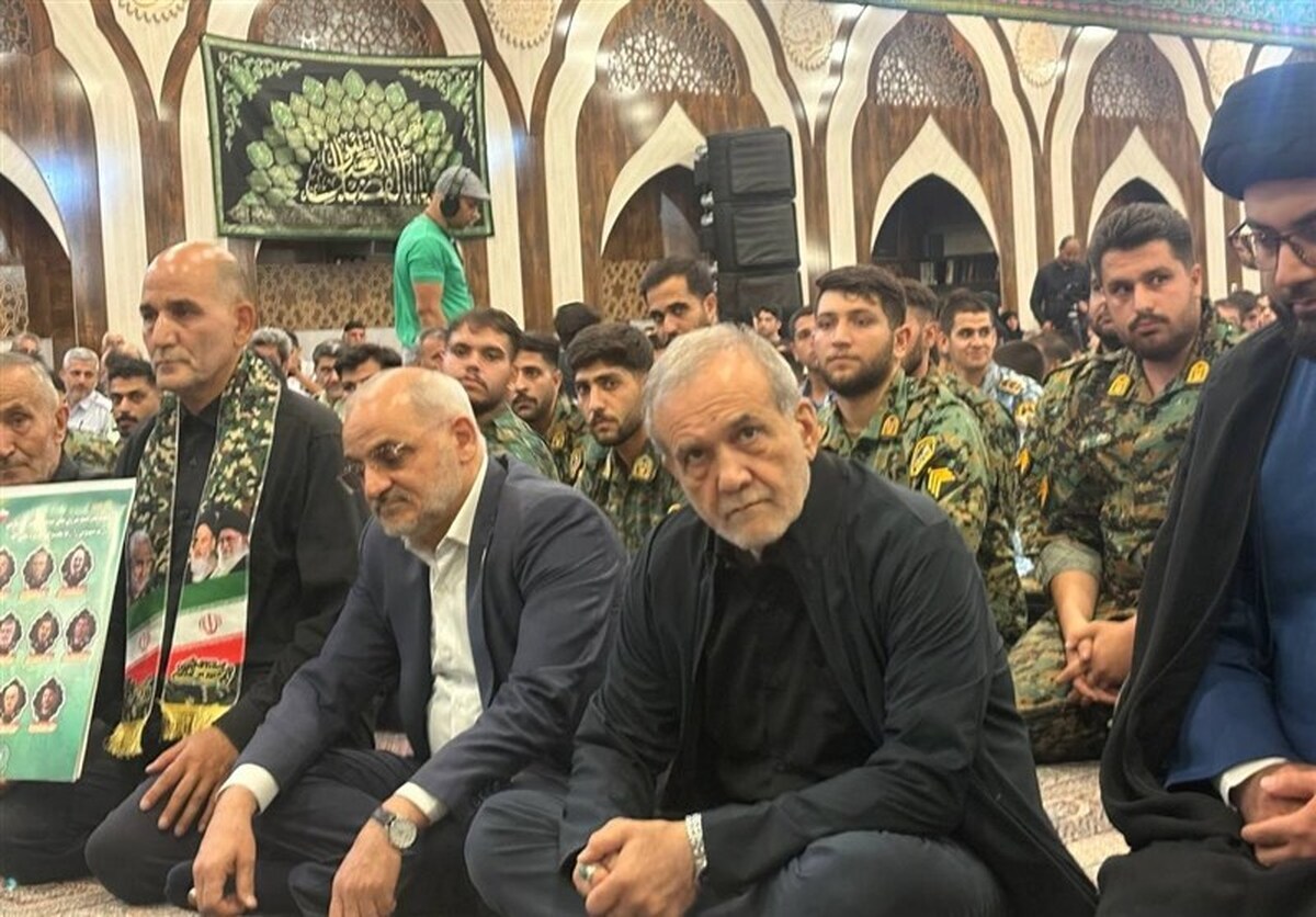 بعد از ظهر امروز دوشنبه ۲۳تیرماه آیین گرامیداشت شهدای اقتدار و امنیت پلیس در جنگ تحمیلی رژیم صهیونیستی به ایران در حسینیه فرماندهی انتظامی تهران بزرگ با حضور رئیس جمهور برگزار شد.
