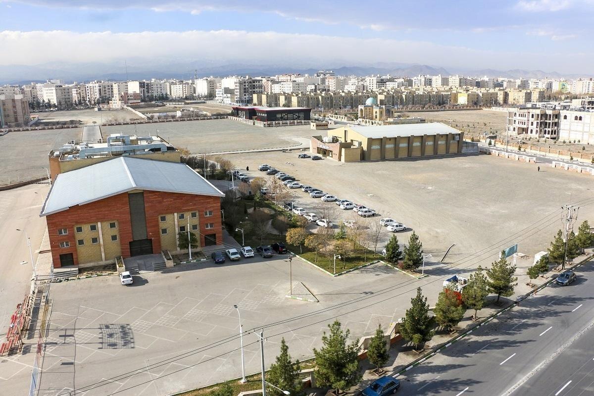 مراحل احداث کمپ ورزشی شهدای شهرداری مشهد حالا به نیمه‌راه رسیده؛ پروژه‌ای ۶ هکتاری در منطقه الهیه که قرار است بزرگ‌ترین کمپ ورزشی شرق کشور باشد و حالا با ۵۲ درصد پیشرفت فیزیکی، چشم‌انتظار بهره‌برداری تا بهمن‌ماه است.