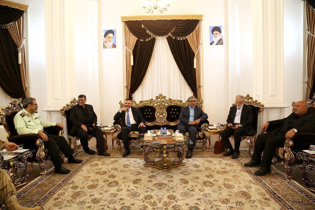 وزیر کشور عراق در راس هیئتی با استقبال استاندار خراسان رضوی وارد فرودگاه بین المللی مشهد شد.