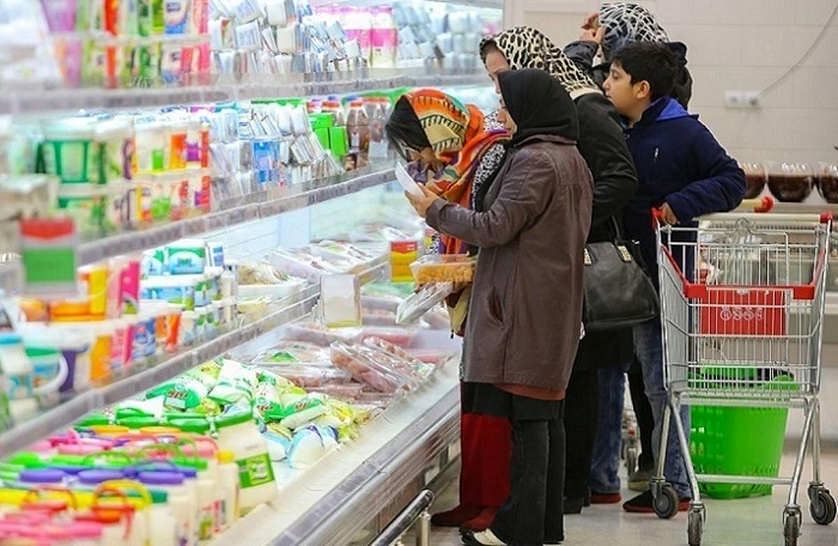 در حالی که قیمت مصوب جدید شیر خام از سوی کارخانه‌های صنایع لبنی به رسمیت شناخته نمی‌شود و دامداران نمی‌توانند محصول خود را به نرخ ۲۳ هزار تومان به فروش برسانند، برخی برند‌های لبنی بدون داشتن مصوبه قانونی، اقدام به افزایش قیمت محصولات خود کرده‌اند.