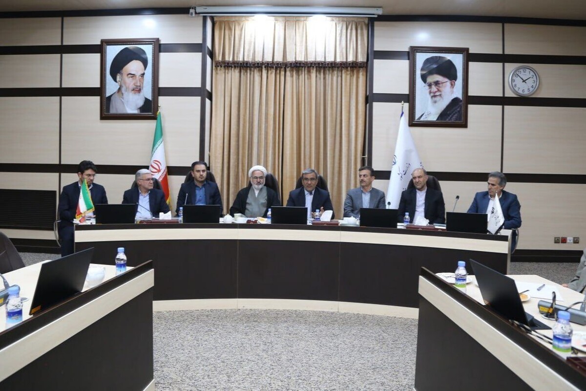 استاندار خراسان رضوی گفت: امسال ۱۵۰ نفر به مجموعه کارکنان استانداری و فرمانداری‌ها به دنبال آزمون استخدامی اضافه خواهند شد که می‌خواهیم در گزینش آنان حقی از کسی ضایع نشود و گرایش‌های سیاسی دخالت داده نشوند.