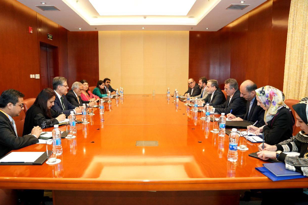 وزیر خارجه پاکستان در دیدار با عراقچی دیپلماسی را تنها راه عملی برای کاهش تنش دانست وزیر خارجه پاکستان در دیدار با عراقچی دیپلماسی را تنها راه عملی برای کاهش تنش دانست