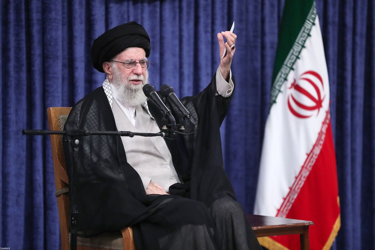 رئیس و مسئولان قوه‌قضائیه صبح امروز با رهبر معظم انقلاب اسلامی دیدار کردند.
