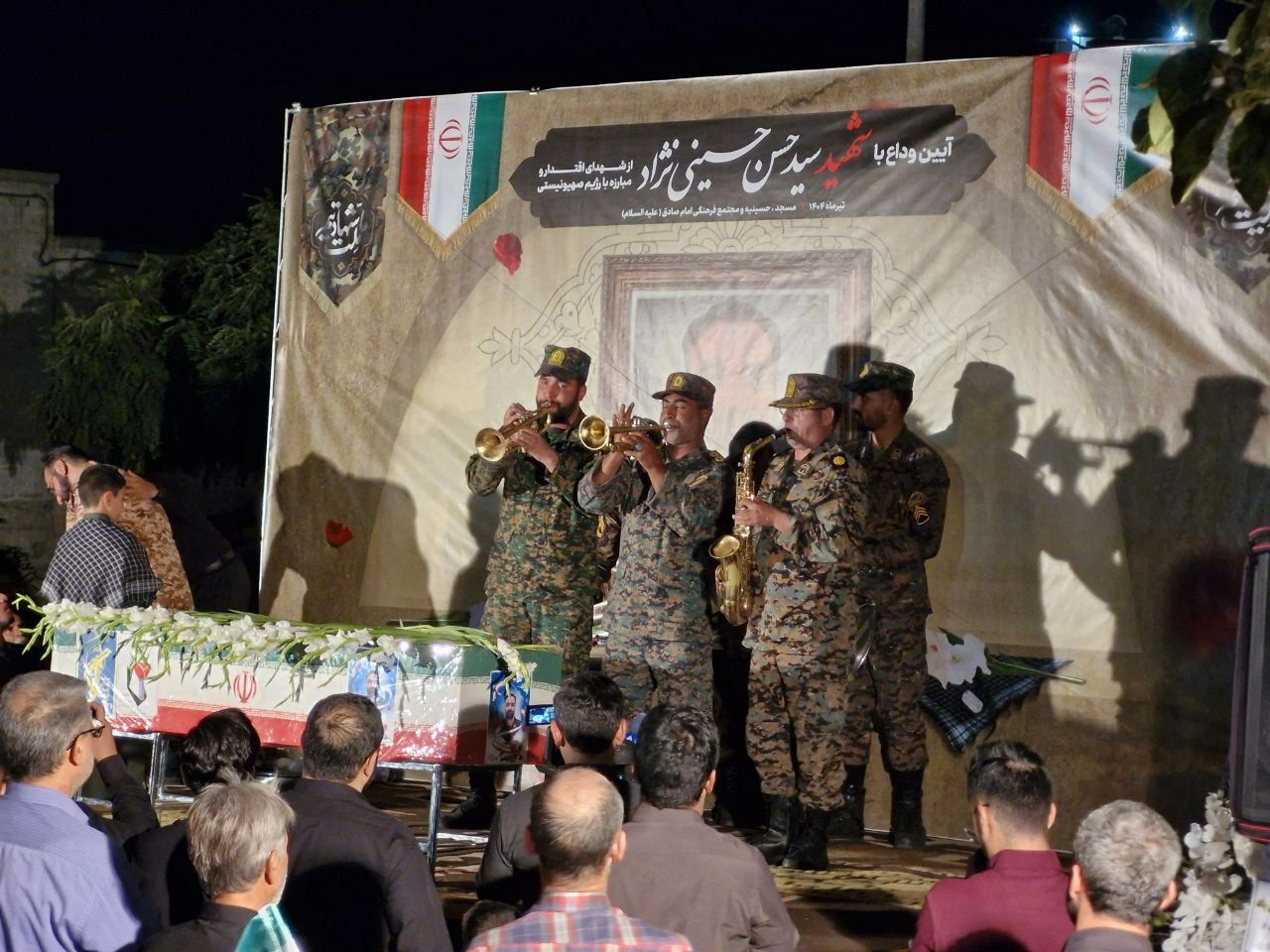 بدرقه باشکوه شهید حسیننژاد برای بچه محلهای بلوار لادن مشهد بدرقه باشکوه شهید حسیننژاد برای بچه محلهای بلوار لادن مشهد