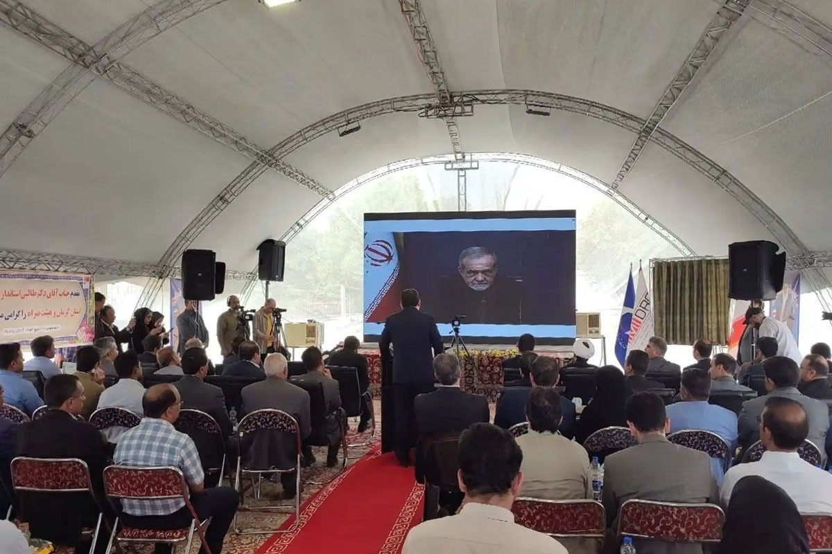 کارخانه تیتانیوم کهنوج در ارتباط برخط با رئیس‌جمهور و با حضور وزیر صمت، استاندار کرمان، نماینده مردم ۶ شهرستان جنوب استان کرمان در مجلس شورای اسلامی و جمعی از مدیران در این شهرستان افتتاح شد.