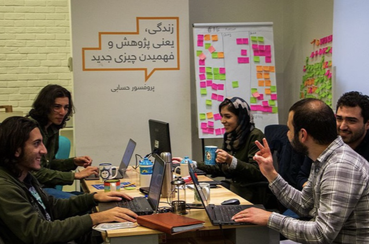 در حالی که برخی با دامن‌زدن به واژه «اینترنت طبقاتی» تلاش کردند مصوبه اخیر شورای فضای مجازی را محدودکننده جلوه دهند، اما متن مصوبه نشان می‌دهد که این اقدام در راستای حمایت از کسب‌وکار‌های دیجیتال است.