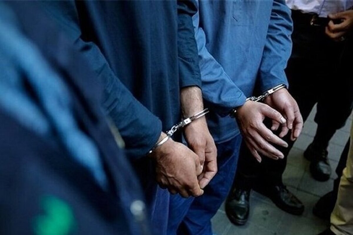متهمانی با سرقت یک دستگاه خودرو و تشکیل باند خود سرقت از خودروها را آغاز کرده بودند در دام پلیس مشهد افتادند. کلانتری بانوان پلیس در تعقیب و گریز این باند مقداری اموال سرقتی و یک دستگاه خودرو پراید سرقتی را کشف کرد. بررسی دیگر زوایای پرونده همچنان توسط کلانتری پلیس بانوان مشهد ادامه دارد.