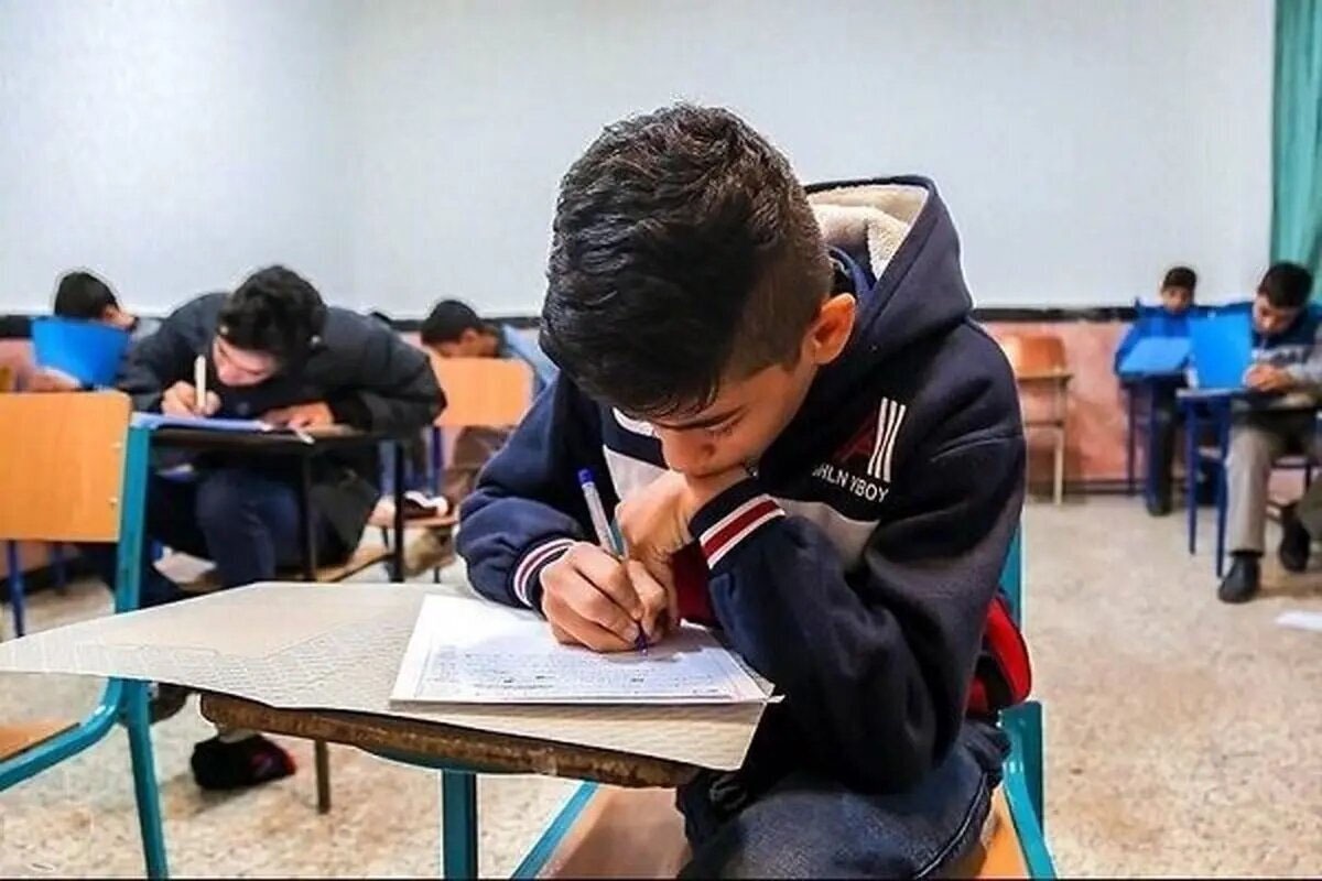 آزمون ورودی مدارس تیزهوشان (سمپاد)، که باید نماد شایسته  سالاری و عدالت آموزشی باشد، امسال زیر سایه سنگین ابهامات حفاظت از سؤالات قرار گرفته است.