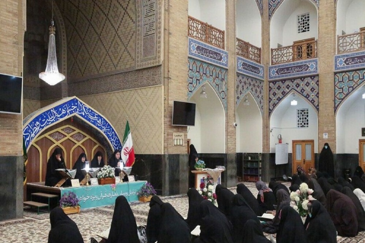 همزمان با دهه سوم ماه محرم، صحن‌های مطهر حرم رضوی با برگزاری ویژه‌برنامه‌های متنوع قرآنی، میزبان زائران و مجاوران برنامه‌های قرآنی است.