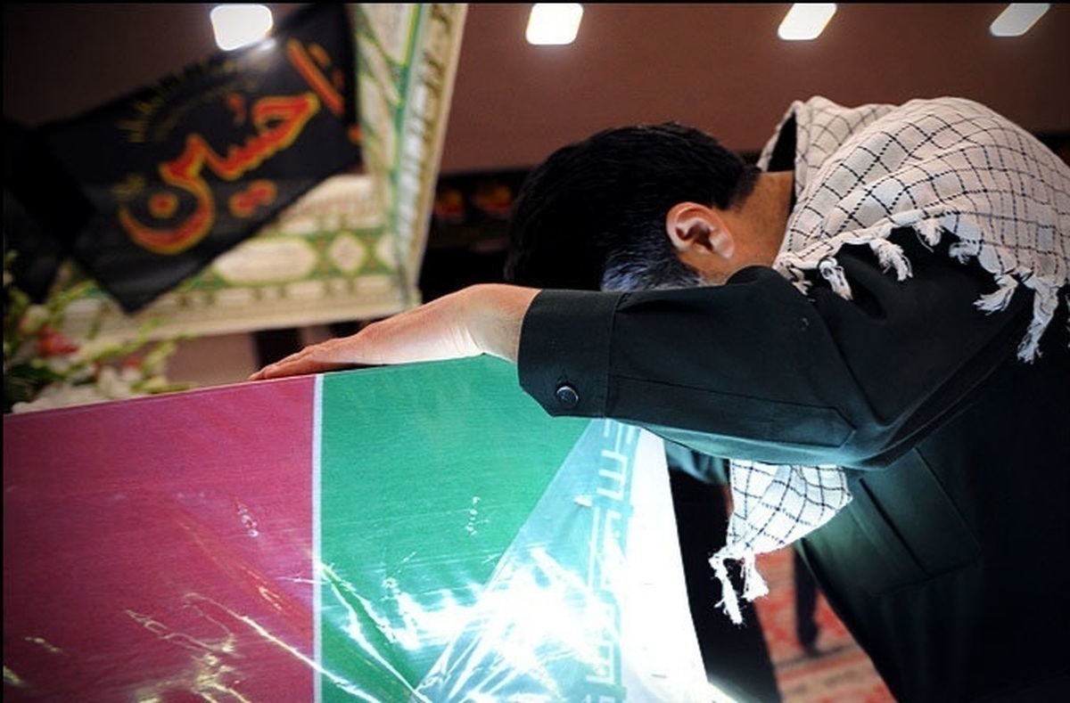 وزیر آموزش و پرورش با تأکید بر این‌که با تمام وجود در مقابل خانواده شهدای دانش‌آموز و فرهنگی ادای احترام می کنیم، گفت: راه شهیدان و زندگی آنها باید در زندگی ما متجلی شود.