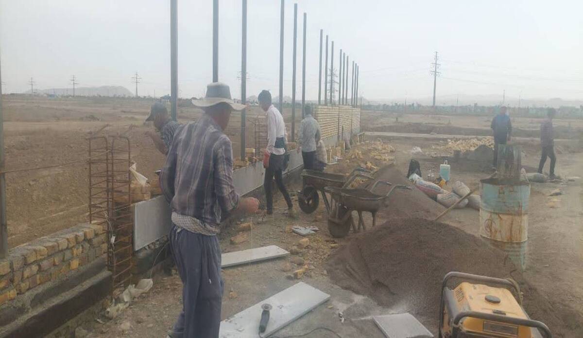 معاون محیط زیست و خدمات شهری شهرداری مشهد گفت: بوستان بانوان کرامت که در زمینی به مساحت ۷ هکتار و با اعتبار قراردادی حدود ۲۱۰ میلیارد تومان کلید خورده، هم‌اکنون به پیشرفت فیزیکی ۲۵ درصد رسیده است.