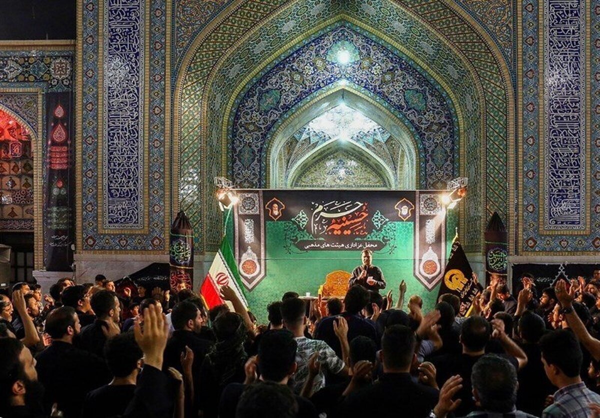 هم‌زمان با دهه اول محرم ۱۴۰۴، حسینیه حرم مطهر رضوی میزبان عزاداری سنتی اقوام مختلف ایران اسلامی و کشور‌های مسلمان، می‌شود.