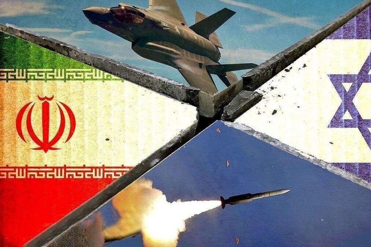 سخنگوی قرارگاه مرکزی خاتم‌الانبیاء(ص) نسبت به نقض حریم هوایی کشورمان توسط اسرائیل هشدار داد و گفت: این رژیم متجاوز حریم هوایی کشور را با پهپاد‌های خود نقض نموده و از صبح امروز تا کنون، برخی از نقاط کشور را مورد تعرض و هجوم قرار داده است.نیرو‌های مسلح مقتدر جمهوری اسلامی ایران ضمن بی اعتمادی کامل به تضمین‌های ساختگی و دروغین سران جنایتکار آمریکا و رژیم متجاوز صهیونیستی، با اشراف اطلاعاتی و عملیاتی، برای مقابله با هرگونه تجاوز دشمن، آمادگی صددرصد دارند.