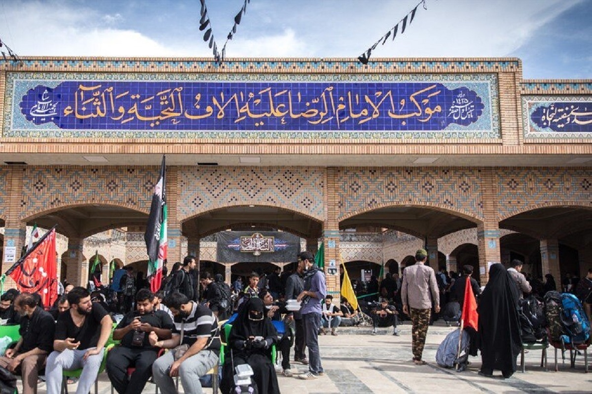 در آستانه اربعین حسینی، موکب فرهنگی و رفاهی امام‌رضا(ع) با ظرفیت اسکان روزانه ۶ هزار نفر و مشارکت بیش از ۸۰ نیروی خدماتی، توسط اداره‌کل اوقاف خراسان رضوی در شهر کربلا برپا شده است تا میزبان زائران میلیونی حضرت سیدالشهدا(ع) باشد.