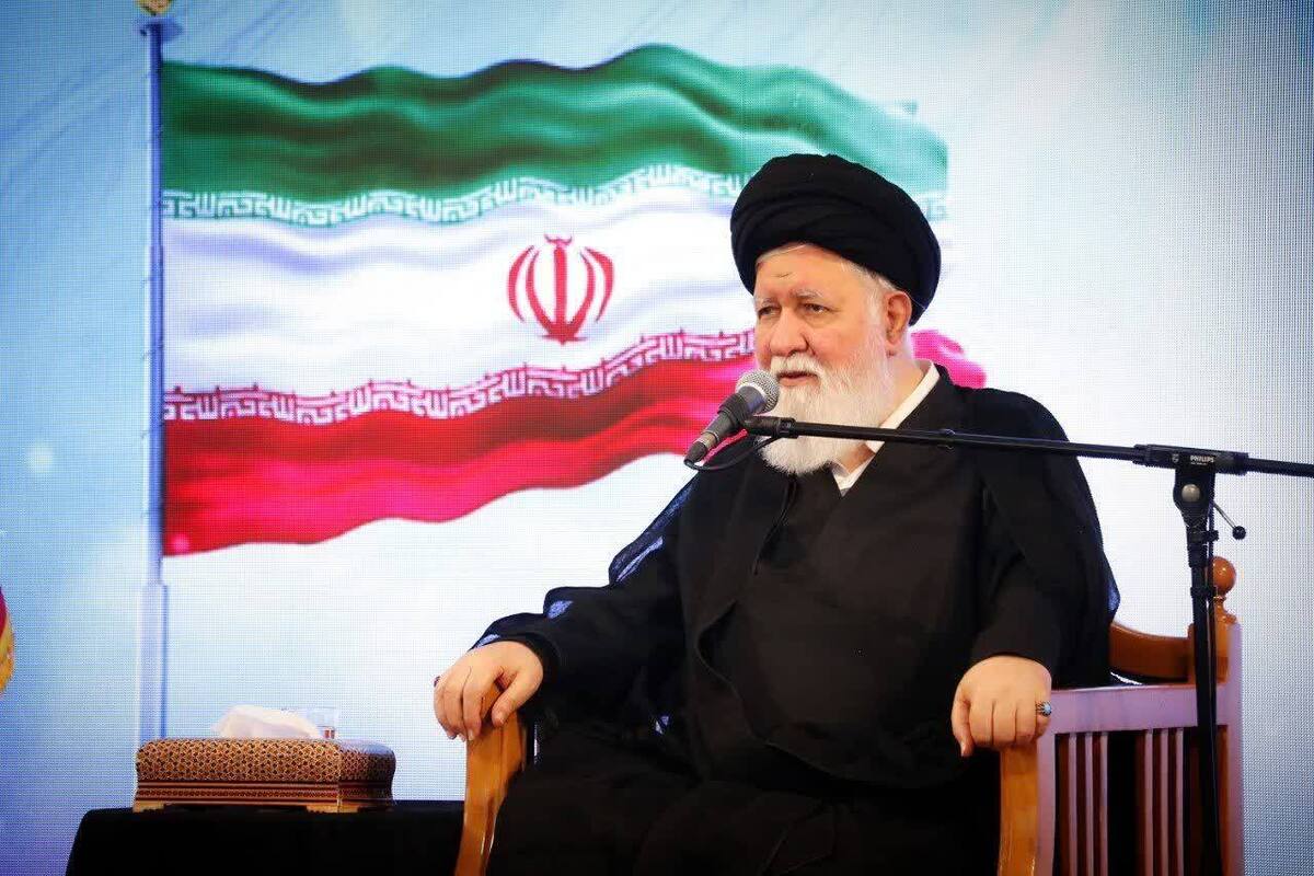 نماینده ولی فقیه در خراسان رضوی گفت: اگر امروز عاشورا همچنان در قلب‌ها زنده است، مرهون مجاهدت‌های آگاهانه امام سجاد (ع) در تداوم و تثبیت گفتمان حسینی است.