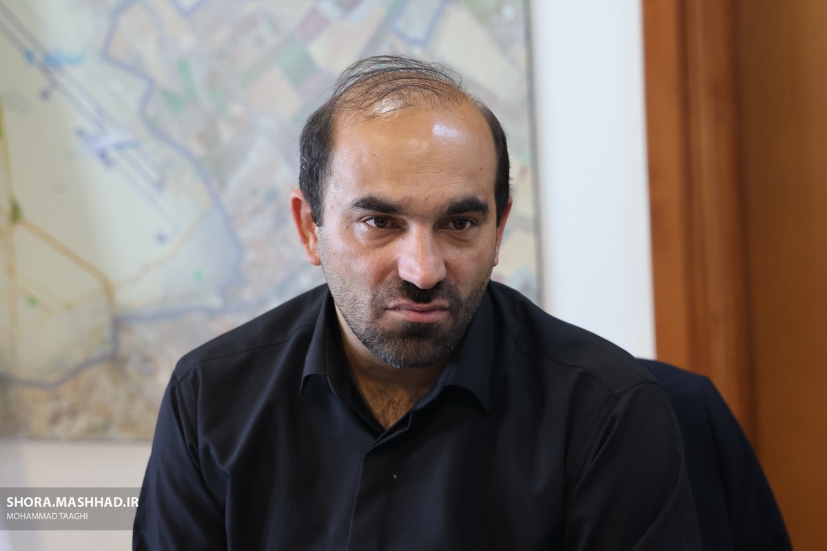 رئیس شورای اسلامی شهر مشهد مقدس گفت: از شهرداری مشهد به‌دلیل تأخیر در روند اجرای برخی پروژه‌های شهری گلایه جدی داریم؛ این تأخیر‌ها علاوه بر تحمیل هزینه‌های مضاعف به مدیریت شهری، موجب نارضایتی مردم و تضییع حقوق بیت‌المال می‌شود.
