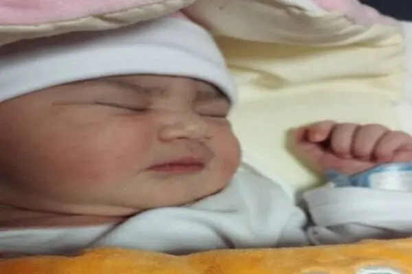 تولد دختر سنگین وزن در آبادان